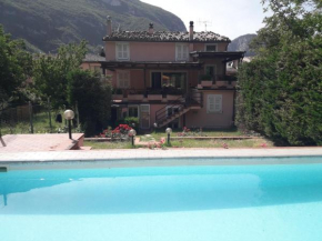 Villa Claudia indipendente con piscina ad uso esclusivo Genga